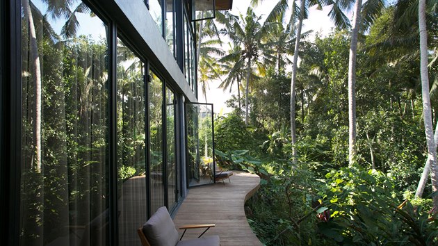 Majitelé domu mají výhled do balijské přírody.