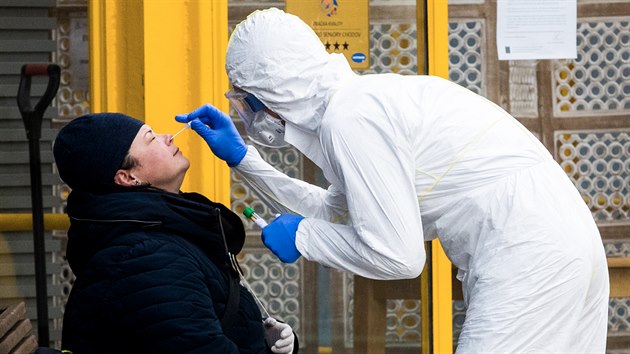 V domov senior, odkud byla prvn ob koronaviru, jsou nakaeni dal dva senioi. Nyn tam zaalo testovn vech klient i personlu a byla zpsnna ji zaveden bezpenostn opaten. (26. bezna 2020)