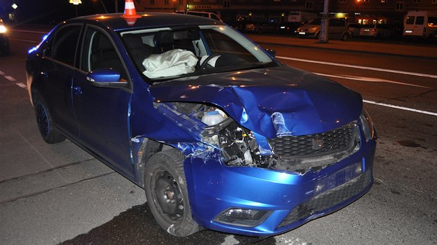 Do svho Seatu Toledo nasedl idi s dvma promile alkoholu, dt posadil na sedadlo spolujezdce. Pot boural.