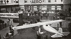 Mezinárodní letecká výstava v Praze v roce 1924, vzadu je dvoumotorové Aero...