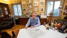 Francouzský kreslí a ilustrátor Albert Uderzo ve své pracovn