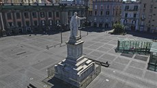 Pomník Dante Alighieriho v Neapoli, Itálie