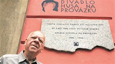 Dramatik. Brn�nský rodák Milan Uhde napsal desítky divadelních, rozhlasových a...