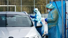 Testování koronaviru v autech v Nmecku (25. bezna 2020)