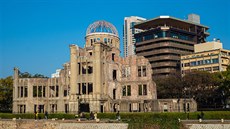 Atomic Bomb Dome eského architekta v kontrastu s moderními novostavbami