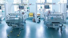 Jednotka intenzivní pée hradecké fakultní nemocnice, kde lékai zachraují...