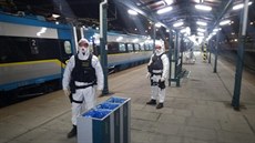 Manévry na plzeském hlavním vlakovém nádraí kvli jedné cestující, která v...