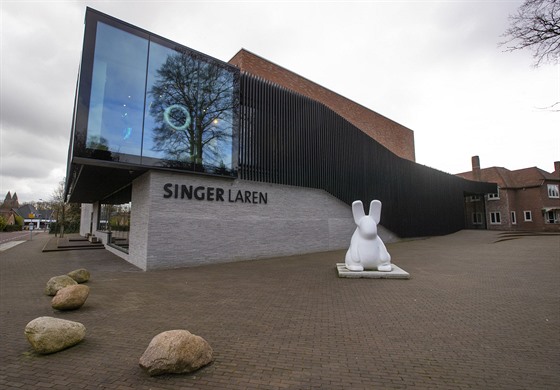 V nizozemském Larenu se zlodji vloupali do muzea a odnesli obraz slavného...