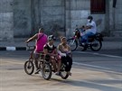 Lidé v ulicích kubánské Havany (27. bezna 2020)