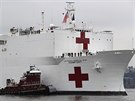 Do New Yorku dorazila armádní nemocniční loď USNS Comfort, která má...