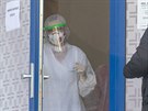 Lidé ekají ped odbrným místem laboratoe Diagnostika na Novosedlickém...