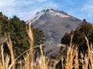 Hora Yufu popráená únorovou nadílkou
