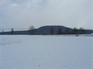 Krajinu v okolí stolové hory Osta na Náchodsku pokrývá od noci sníh (31. 3....