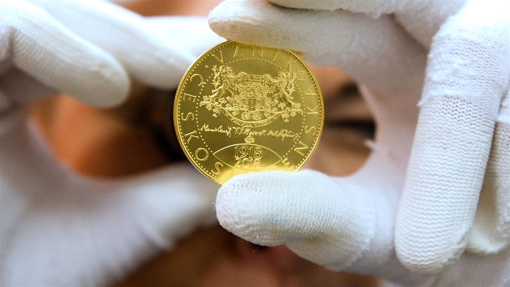 Mincovna v Jablonci nad Nisou nedávno připravila zlatou minci ke 100 letům...