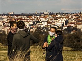 Díky chladnému poasí bylo moné sledovat z Prahy zasnené Krkonoe. (30....