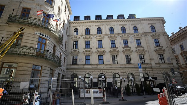 Secesn hotel Slavia v centru Brna se kvli koronaviru na neurito zavel.