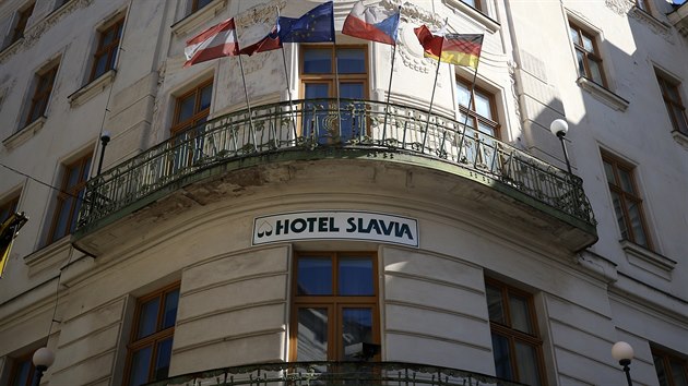 Hotel Slavia v centru Brna vyhledvaj pedevm host ze zahrani, kte v blzk budoucnosti zejm nebudou moct do eska pijet. Jednatel hotelu proto propustil vtinu zamstnanc a nejmn do konce letonho roku zavel.