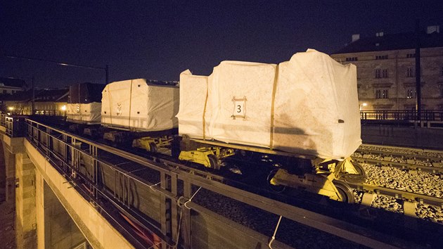 Ztov zkouka Negrelliho viaduktu v seku mezi ulicemi Kikova a Sokolovsk. (27.3.2020)