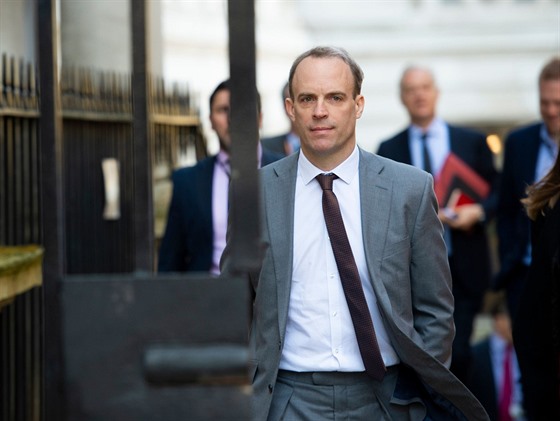 Britský ministr zahranií Dominic Raab (26. bezna 2020)