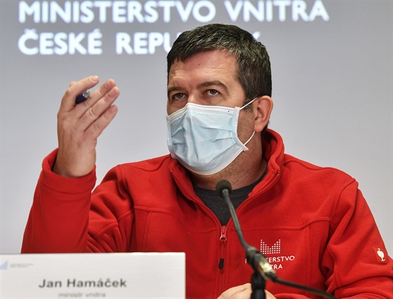 Vicepremiér, ministr vnitra a pedseda Ústedního krizového tábu Jan Hamáek...