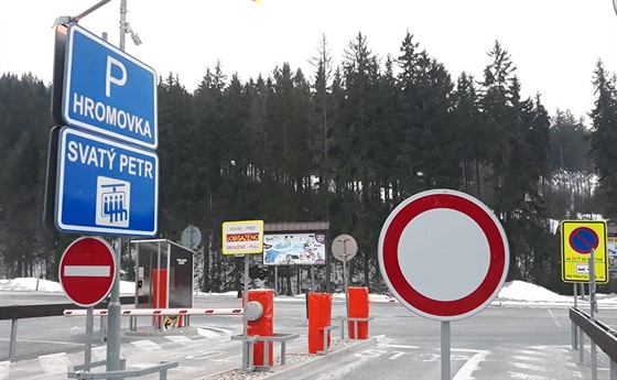 Špindlerův Mlýn zavřel všechna centrální parkoviště P1 - Bedřichov, P2 -...