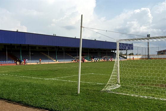 Pohled na fotbalový stadion ve stedoafrické zemi Burundi. (1. kvtna 2015)