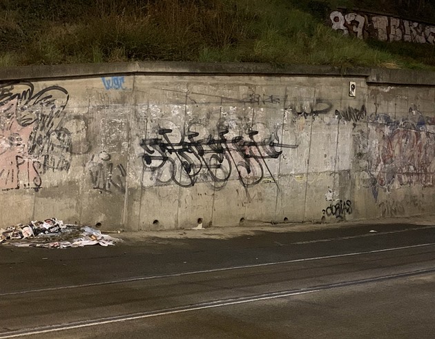 Nové graffiti u křižovatky U Bulhara