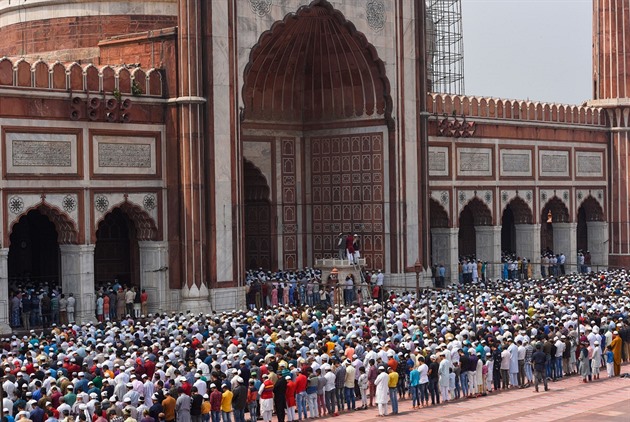 Nakazili se v mešitě. Indické úřady horečně hledají muslimy z hromadné akce