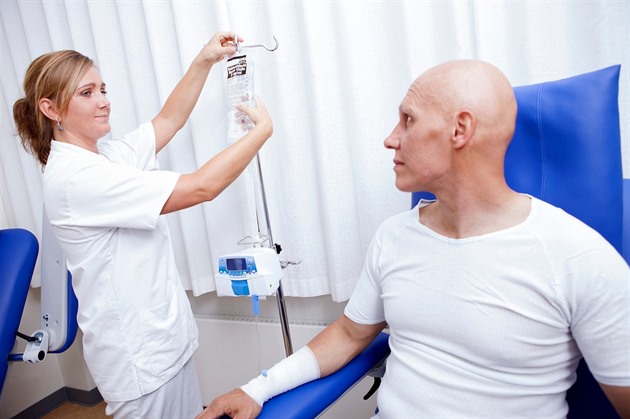 Dodávky infuzních roztoků budou nižší několik měsíců, oznámilo ministerstvo