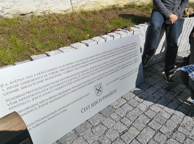 Vlasovci už mají pamětní desku z nerezu, v Řeporyjích bude viset za týden