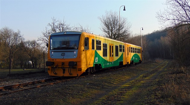 Regionova 814 098 v zastávce Radejín