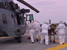 Francouzské pacienty s koronavirem peváejí armádní vrtulníky