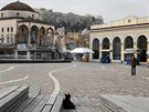 Prázdné námstí Monastiraki v Athénách. (3. dubna 2020)