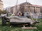 Praha 6 zaala ráno odstraovat sochu generála Ivana Stpanovie Konva v...