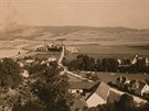 Snmek z prvn poloviny 20. stolet zachycuje Vikovice - osadu zvanou...