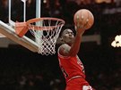 Michael Jordan v dresu Chicago Bulls pi smeaské exhibici na Utkání hvzd NBA...