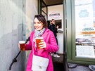 Prodej piva z hostince na Malm rku v Hradci Krlov (14. 3. 2020)