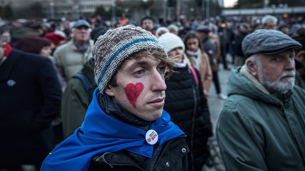 Tisíce lidí se zúastnilo protestní akce nazvané Za sluné Slovensko poádané...