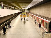 Poloprázdná stanice metra Smíchovské nádraí