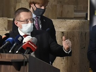 Vzadu zleva Ladislav Dušek, ředitel Ústavu zdravotnických informací a...