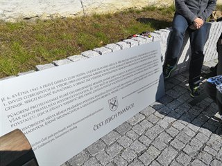 Pamětní deska věnovaná členům Ruské osvobozenecké armády, kterým se podle...
