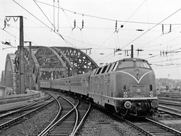 Vlak tažený lokomotivou řady V 200 (rok 1961)