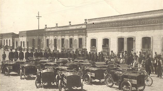 V roce 1908 byla srie nkladnch tkolek LW a motocykl Laurin Klement se sidecarem dodna mexickm potovnm adm.