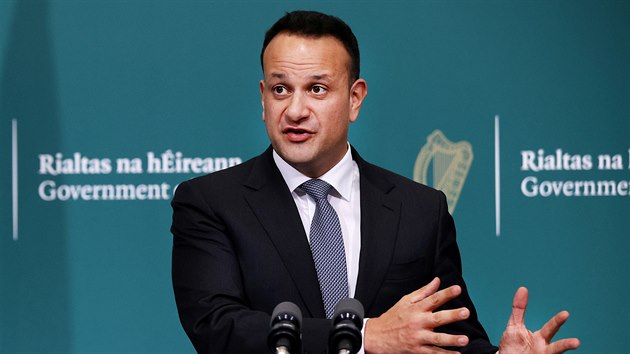 Irsk premir Leo Varadkar bhem tiskov konference o koronaviru. Premir se rozhodl se vrtit k lkask profesi. Odpracuje si jednu smnu tdn ve snaze vypomoci bhem epidemie zpsoben koronavirem. (24. bezna 2020)