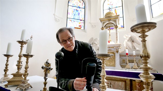 Kněz Mikuláš Wawrowski působí v Drnovicích na Vyškovsku jedenáctým rokem. Teď mše vysílá online.