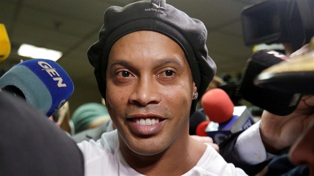 Bval fotbalov hvzda Ronaldinho pot, co byl proputn v Praguayi z vzen.