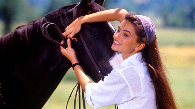 Snmek pozen bhem naten filmu Jej alibi v roce 1989. Pavlna si tehdy za svj vkon vyslouila nominaci na Zlatou malinu.