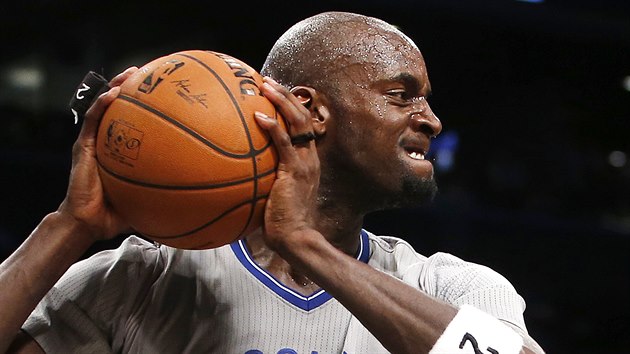 Rok 2014 - Kevin Garnett z Brooklynu se raduje z bloku.