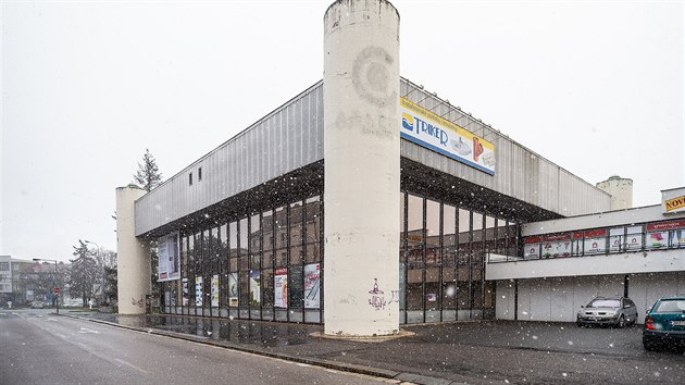 Je to ir centrum Hradce Krlov, tvr kolem Hoick ulice vak psob zanedban a nesourod (31. 3. 2020).