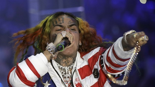 Raper Daniel Hernandez, znm jako Tekashi 6ix9ine (Milno, 21. z 2018